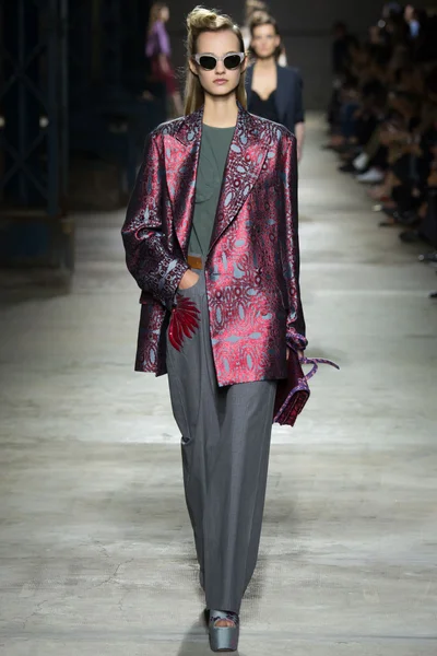 Look 28
